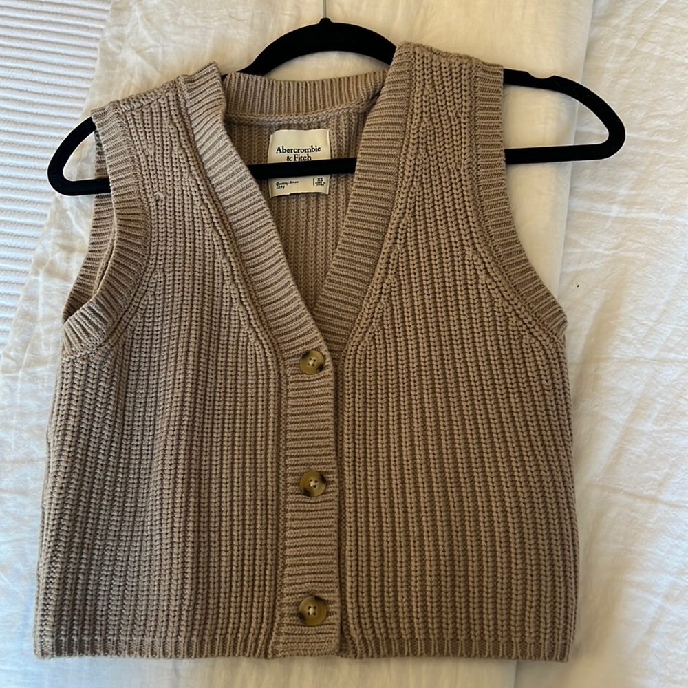 Abercrombie sweater vest XS never worn